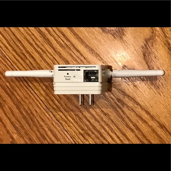 🎉HP🎉 Netgear Wall Plug Wi-Fi Range Extender - Picture 3 of 3